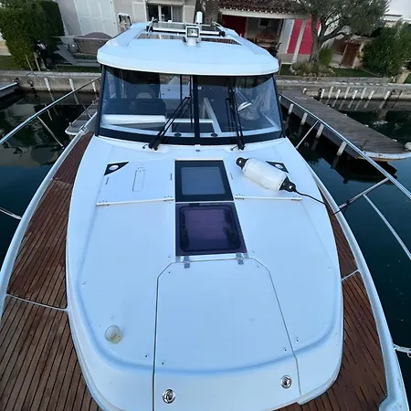 Grande De 130 M2 Avec Et Amarrage Prive 14x8m * Grimaud