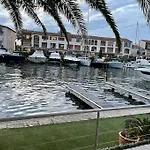 Grande De 130 M2 Avec Et Amarrage Prive 14x8m Grimaud