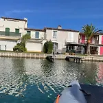 Grande De 130 M2 Avec Et Amarrage Prive 14x8m