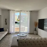 Grande De 130 M2 Avec Et Amarrage Prive 14x8m