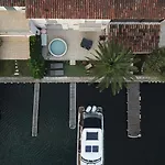 Grande De 130 M2 Avec Et Amarrage Prive 14x8m Grimaud