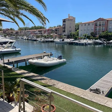 Grande De 130 M2 Avec Et Amarrage Prive 14x8m