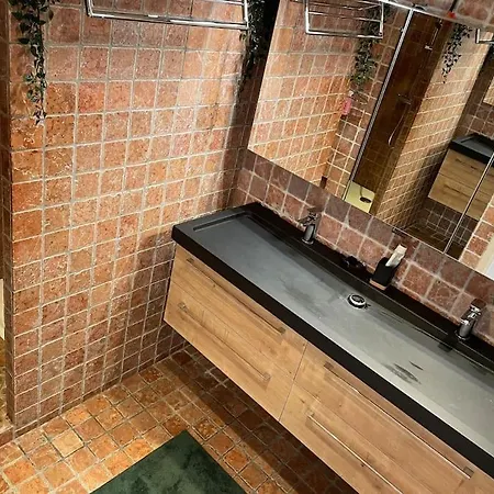 Grande De 130 M2 Avec Et Amarrage Prive 14x8m Vila Grimaud