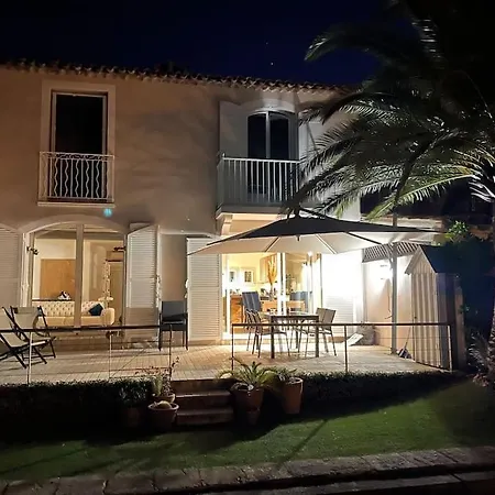 Grande De 130 M2 Avec Et Amarrage Prive 14x8m