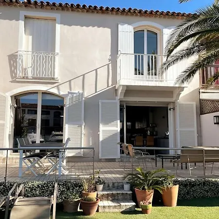 Grande De 130 M2 Avec Et Amarrage Prive 14x8m