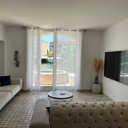 Grande De 130 M2 Avec Et Amarrage Prive 14x8m