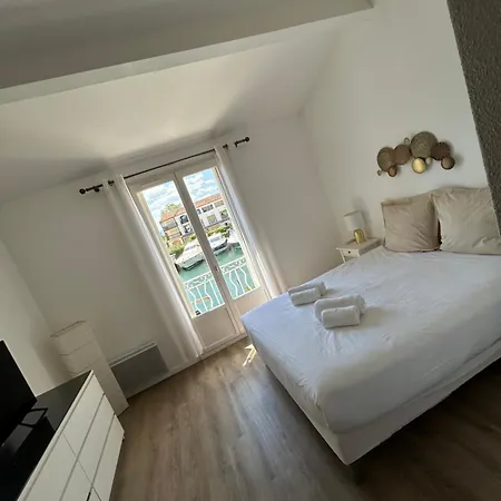 Grande De 130 M2 Avec Et Amarrage Prive 14x8m