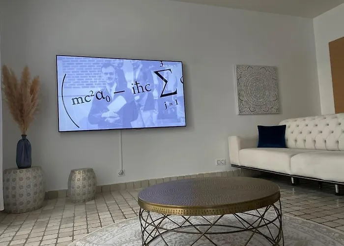 Grande De 130 M2 Avec Et Amarrage Prive 14x8m