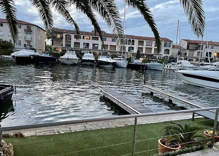 Grande De 130 M2 Avec Et Amarrage Prive 14x8m Grimaud