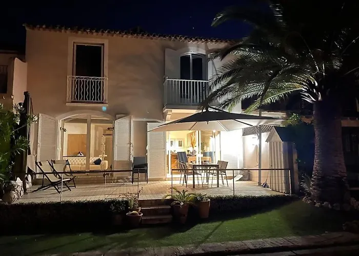 Grande De 130 M2 Avec Et Amarrage Prive 14x8m