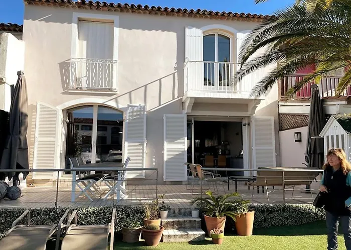 Grande De 130 M2 Avec Et Amarrage Prive 14x8m