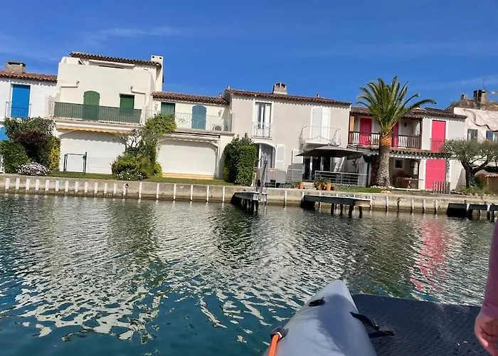 Grande De 130 M2 Avec Et Amarrage Prive 14x8m