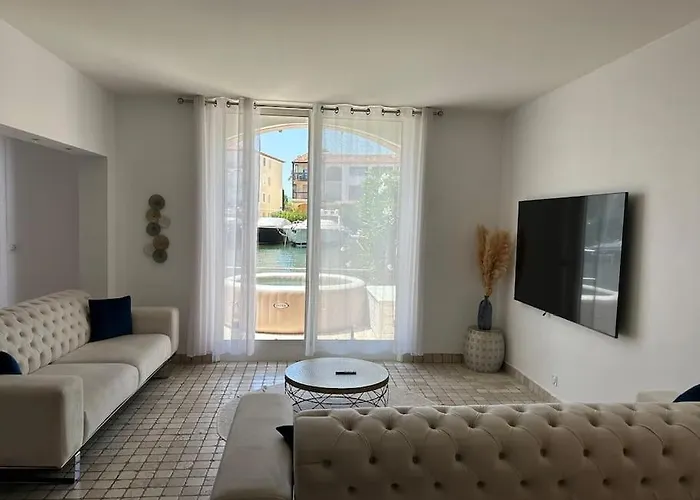 Grande De 130 M2 Avec Et Amarrage Prive 14x8m