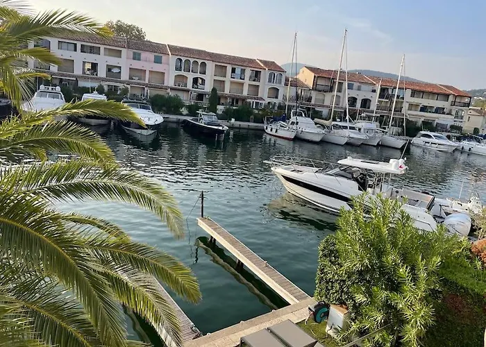 Grande De 130 M2 Avec Et Amarrage Prive 14x8m