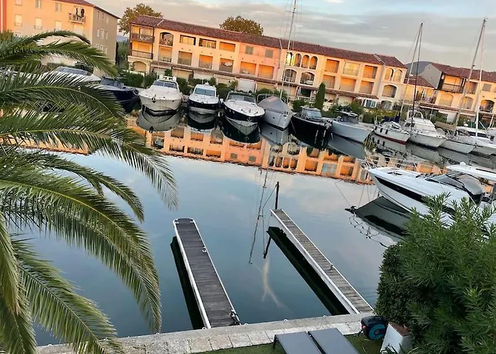 Grande De 130 M2 Avec Et Amarrage Prive 14x8m Villa