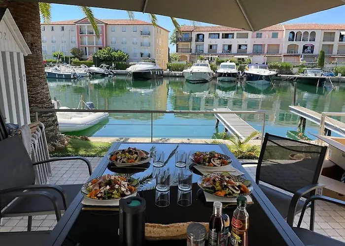 Grande De 130 M2 Avec Et Amarrage Prive 14x8m * Grimaud