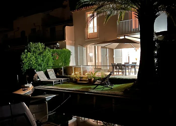 Villa Grande De 130 M2 Avec Et Amarrage Prive 14x8m Grimaud