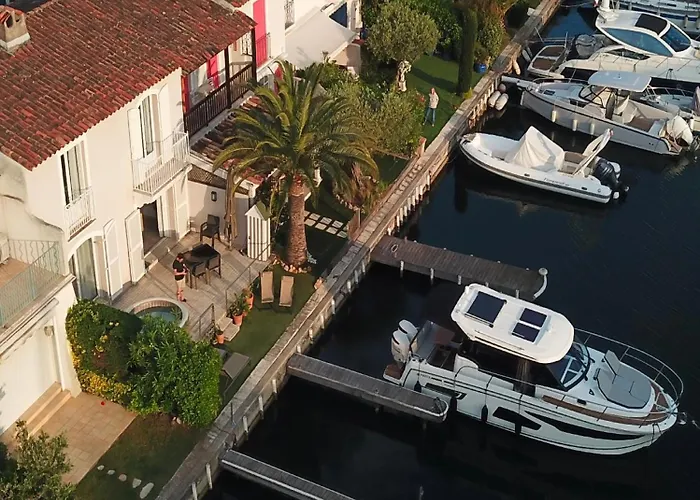Villa Grande De 130 M2 Avec Et Amarrage Prive 14x8m